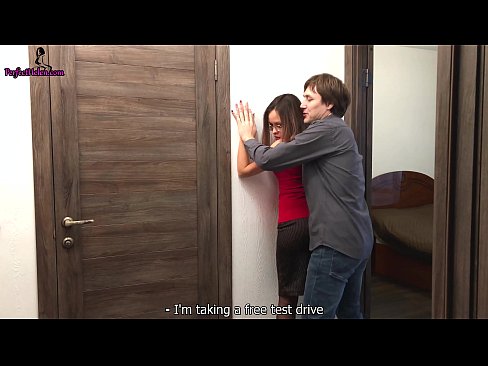 ❤️ Ko te Kaihokohoko Sexy ka whakakorikori i tana Topanga me te whanako i a ia e hoko ana i tana whare noho - Krempai ❤️❌  Sex i a matou ❌